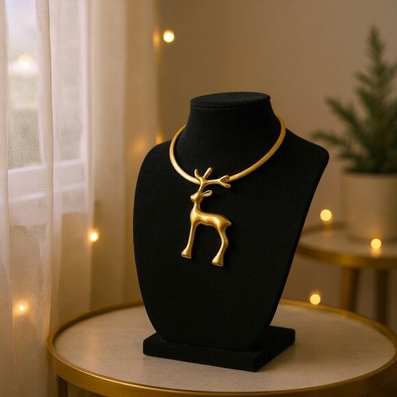 Large Matte gold reindeer necklace - Picture 1 of 1